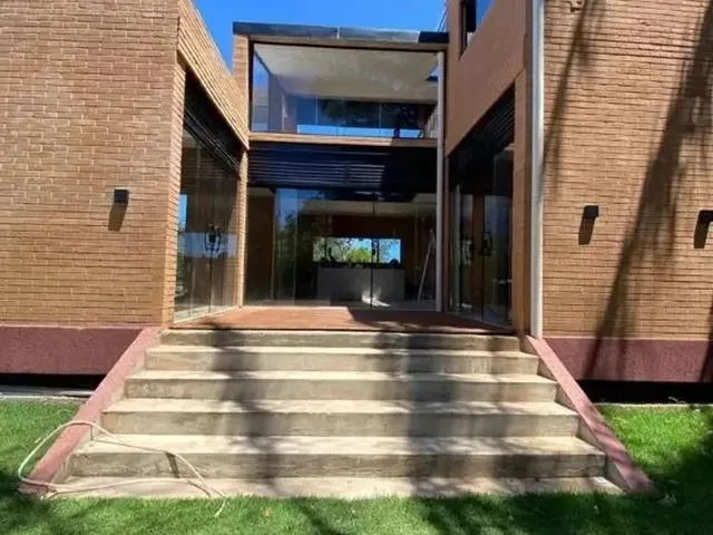 Imagem 11: Casa com 4 Dormitórios À Venda, 180 M² por R$ 1.100.000,00 - Estrada do Coco