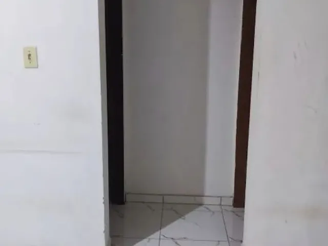 Imagem 2: Avenida com 5 Casas, Sendo 2 Já Prontas e 3 em Andamento