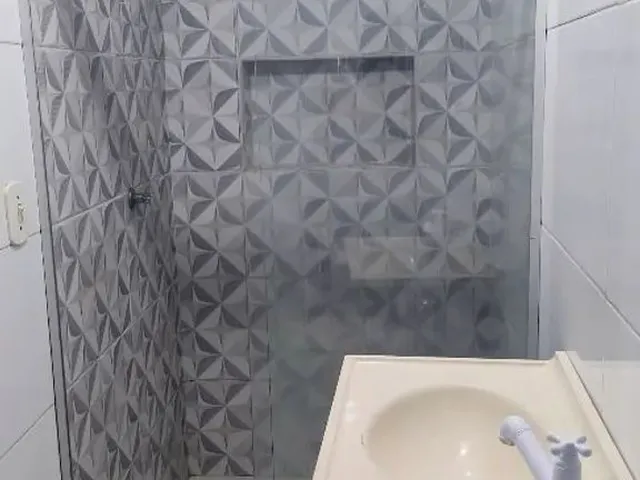 Imagem 3: Avenida com 5 Casas, Sendo 2 Já Prontas e 3 em Andamento