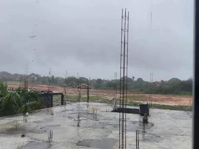 Imagem 6: Avenida com 5 Casas, Sendo 2 Já Prontas e 3 em Andamento