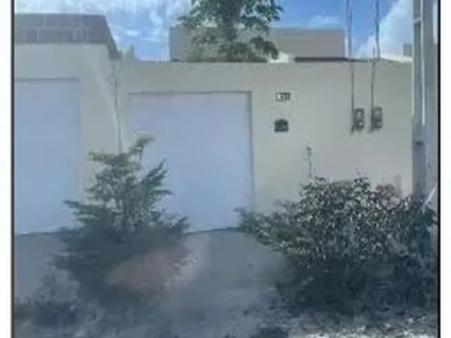 Imagem: A casa possui 2 Dormitórios, 1 Banheiro, 1 Vaga na