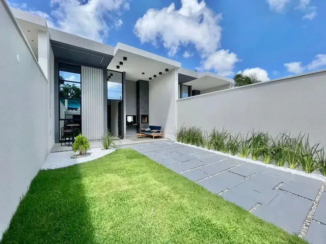 Imagem 3: Casa Plana À Venda no Eusébio em Rua Privativa, com 3 Suítes e Área de Lazer