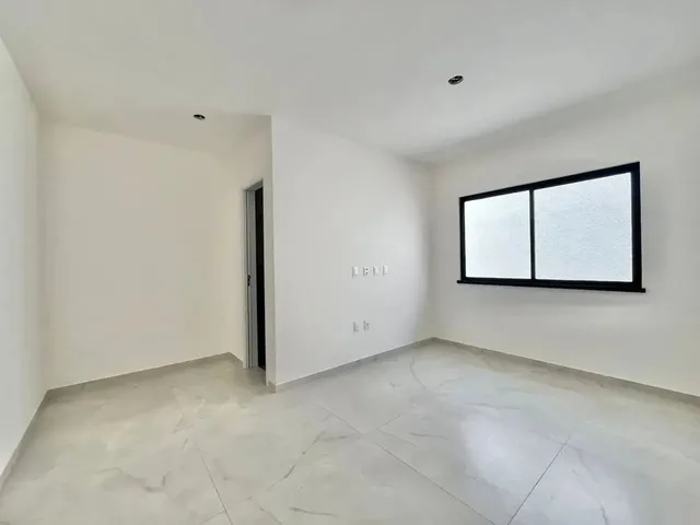 Imagem 2: Casa Plana À Venda no Eusébio em Rua Privativa, com 3 Suítes e Área de Lazer
