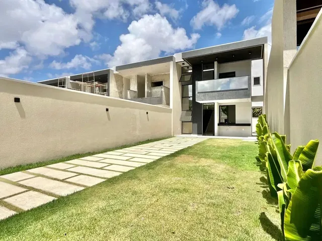 Imagem: Casa Duplex em Rua Privativa no Centro do