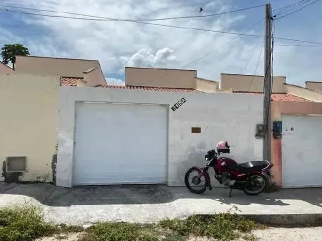 Imagem: A casa possui 2 Dormitórios, 1 Banheiro, 1 Vaga na