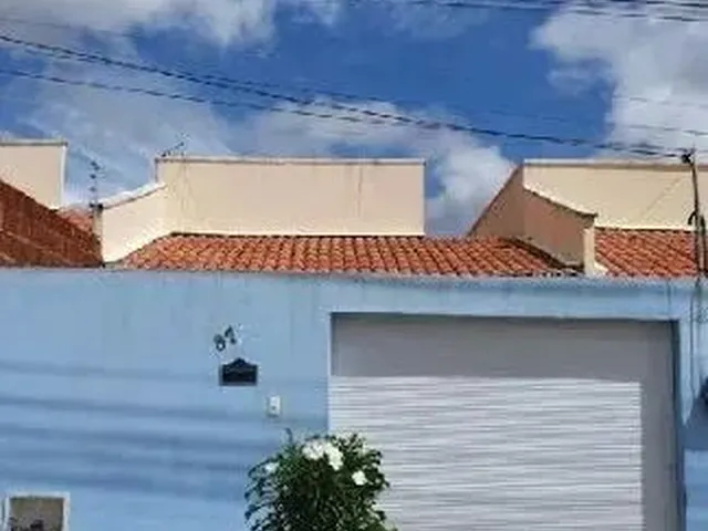 Imagem: A casa possui 2 Dormitórios, 1 Banheiro, 1 Vaga na