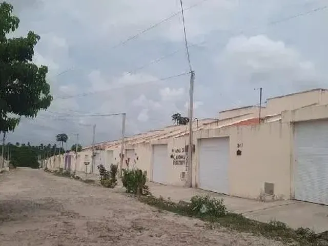 Imagem: A casa possui 2 Dormitórios, 1 Banheiro, 1 Vaga na