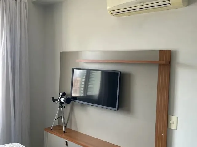 Imagem 3: Apartamento Mobiliado no Ed Mistral , com 2 Quartos, Sendo 1 Suíte, 1 Vg Garagem