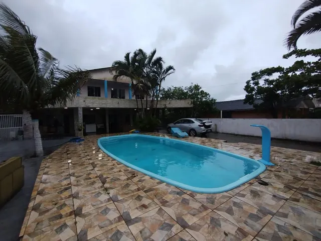 Imagem 2: Excelente Residência com 04 Quartos, Piscina e Ótima Churrasqueira em Praia de Leste !!