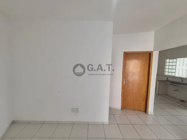 Imagem: O apartamento possui 2 Dormitórios, 1 Suíte, 2 Banheiros,