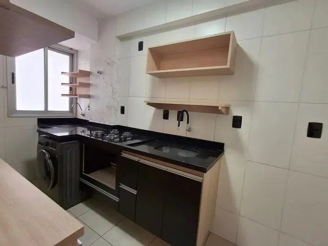 Imagem 2: Apartamento 60M² com 2 Quartos, Suíte, Varanda, Armários Completos e Vaga de Garagem