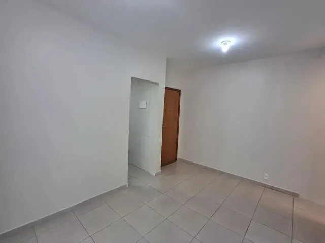 Imagem 3: Apartamento 60M² com 2 Quartos, Suíte, Varanda, Armários Completos e Vaga de Garagem