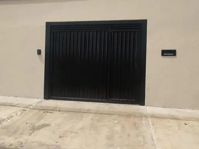 Imagem: A casa possui 3 Dormitórios, 2 Suítes, 3 Banheiros, 1