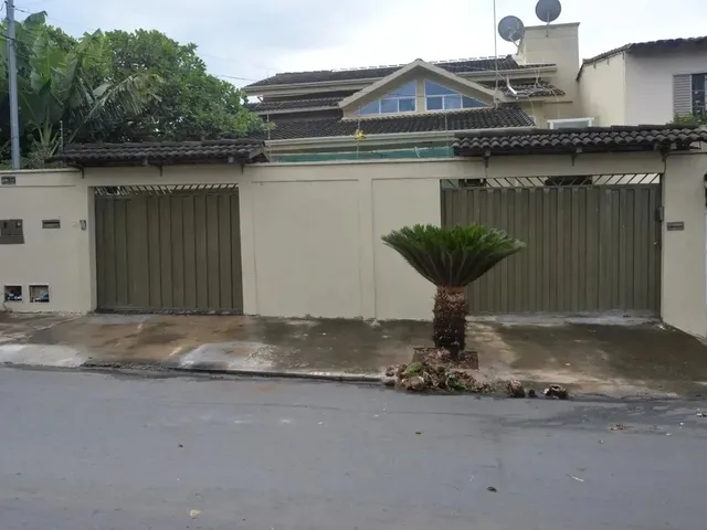 Imagem: A casa possui 4 Dormitórios, 2 Suítes, 4 Banheiros, 2