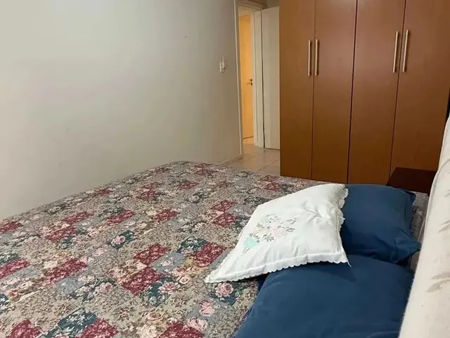 Imagem: O apartamento possui 2 Dormitórios, 1 Suíte, 1 Banheiro,