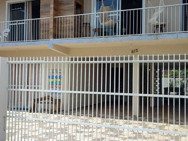 Imagem: A casa possui 5 Dormitórios, 3 Banheiros, 5 Vagas na