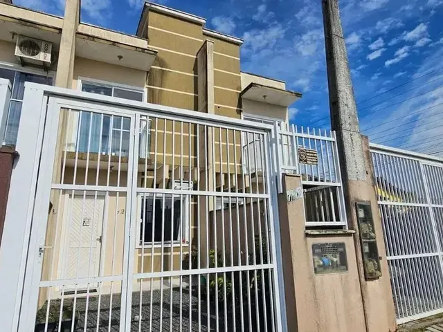 Imagem: A casa possui 2 Dormitórios, 2 Banheiros, 2 Vagas na