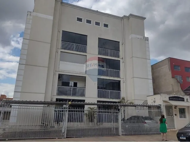 Imagem: O apartamento possui 2 Dormitórios, 1 Suíte, 2 Banheiros,