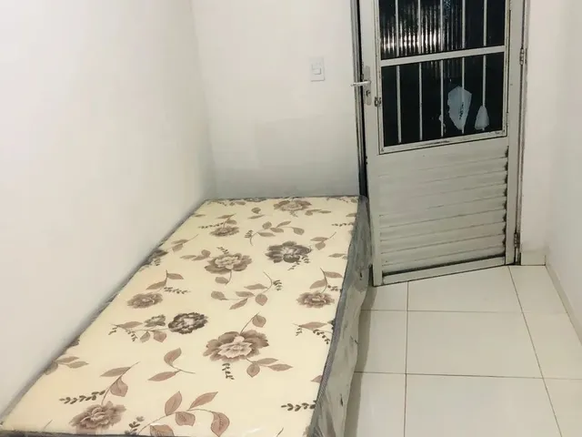 Imagem 2: Alugo 1 Vão com Área de Serviço e Banheiro Dentro