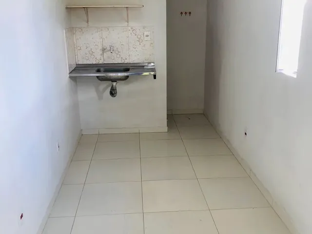 Imagem 10: Alugo 1 Vão com Área de Serviço e Banheiro Dentro