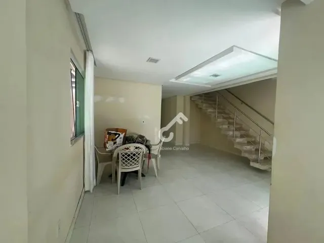Imagem 2: Estrada do Coco, Abrantes. Duplex Composto de 4 Suítes Sendo 1 Suíte Térrea
