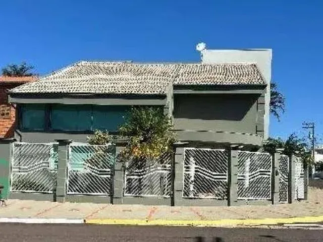 Imagem: A casa em condomínio possui 3 Dormitórios, 1 Banheiro,