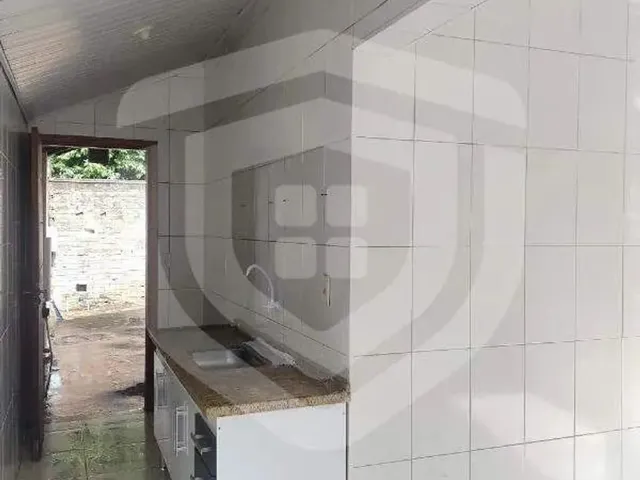Imagem: A casa possui 2 Dormitórios, 2 Banheiros, 5 Vagas na