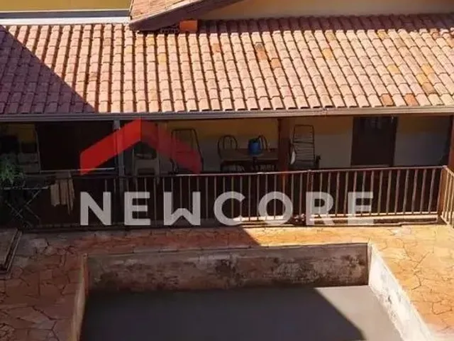 Imagem: A casa possui 2 Dormitórios, 1 Suíte, 3 Banheiros, 2