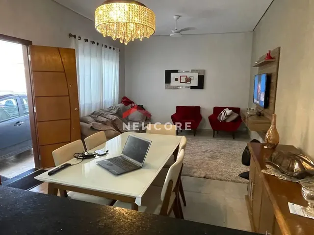 Imagem: A casa possui 3 Dormitórios, 1 Suíte, 3 Banheiros, 2