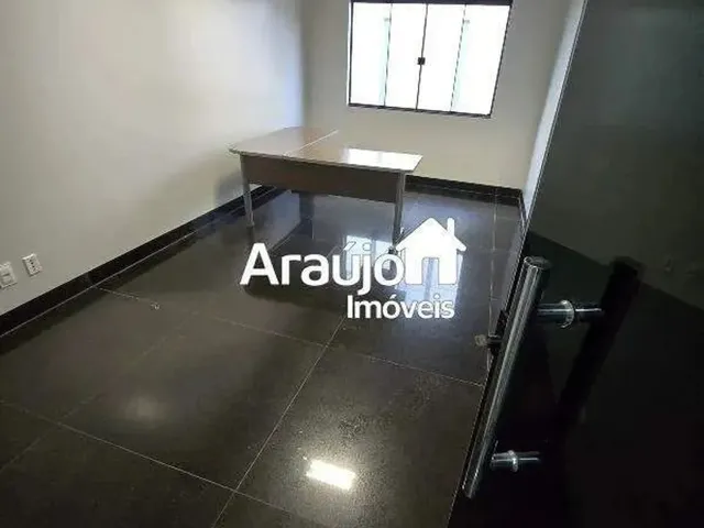 Imagem 2: Estrutura Empresarial Completa na 112 Sul Imóvel Comercial com Galpão e Administração