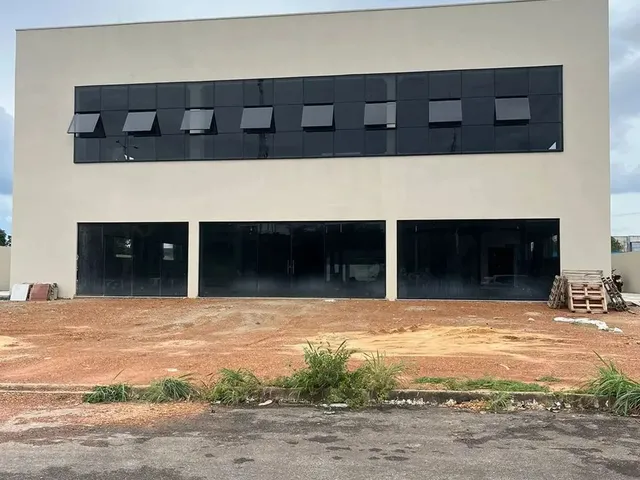 Imagem: Prédio Comercial com Estacionamento em