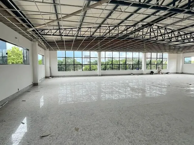 Imagem 8: Prédio Comercial com Estacionamento em Subsolo no Centro