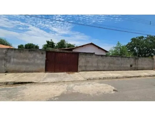 Imagem 1: Casa em Leilão - Centro - Urucuia - Mg