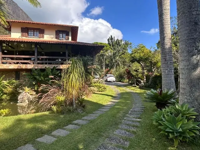 Imagem: A casa em condomínio possui 4 Dormitórios, 3 Banheiros, 3