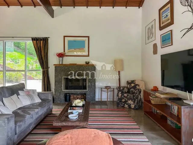 Imagem 2: Confortável Casa Linear em Condomínio com Fácil Acesso
