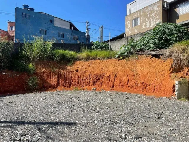 Imagem: O terreno possui 375m² de Área e está localizado em