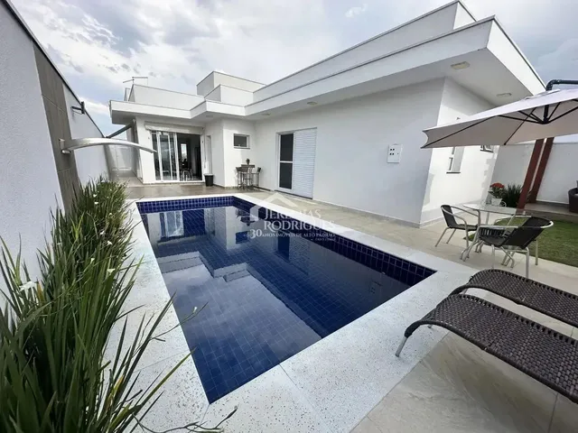Imagem: A casa em condomínio possui 3 Dormitórios, 3 Suítes, 1