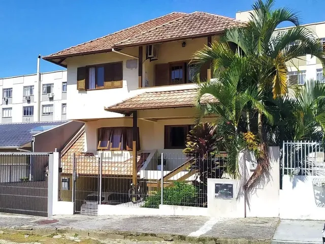 Imagem 6: Casa para Venda em Florianópolis, Trindade, 4 Dormitórios, 2 Suítes, 5 Banheiros, 4
