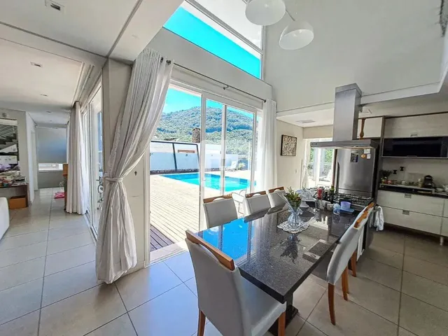 Imagem 13: Casa de 4 Dormitórios À Venda no Itacorubi