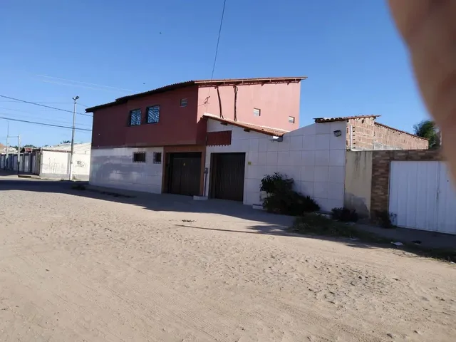 Imagem: A casa possui 4 Dormitórios, 4 Banheiros, 3 Vagas na