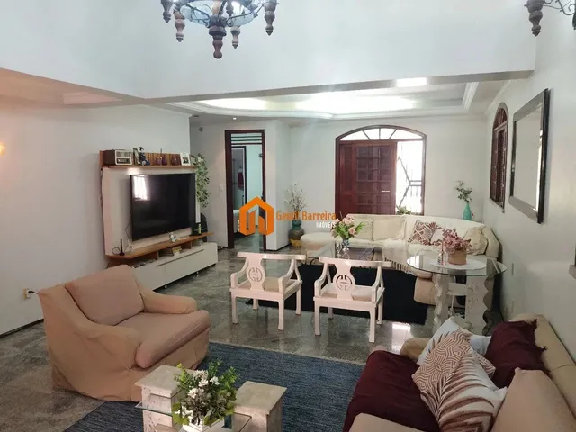 Imagem 2: Casa Espaçosa À Venda no Cocó, Fortaleza