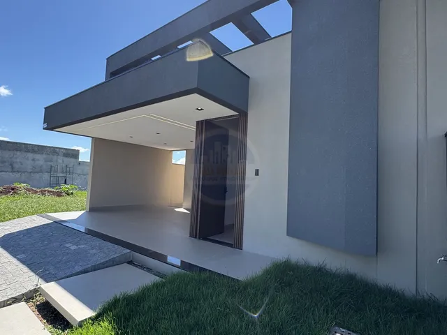 Imagem: A casa possui 3 Dormitórios, 1 Suíte, 2 Banheiros, 2