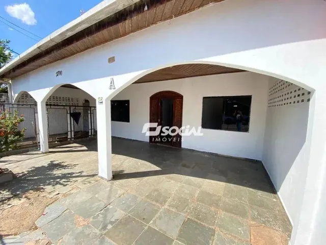 Imagem: Casa Ampla e Bem Localizada, Disponível