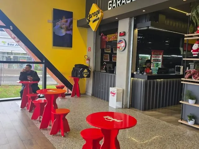 Imagem: Vendo Hambúrgueria/Restaurante Dentro do