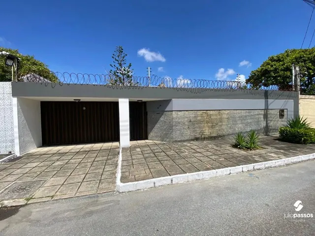 Imagem: Casa de Alto Padrão com Piscina, Área