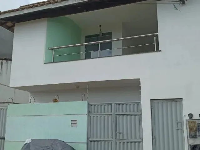 Imagem: A casa possui 3 Dormitórios, 2 Banheiros, 105m² de Área