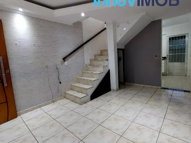 Imagem: A casa possui 2 Dormitórios, 1 Banheiro, 2 Vagas na