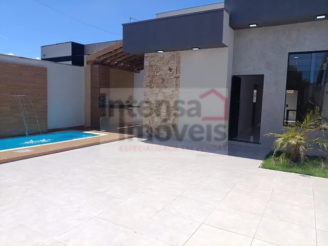 Imagem: A casa possui 3 Dormitórios, 1 Suíte, 2 Banheiros, 2