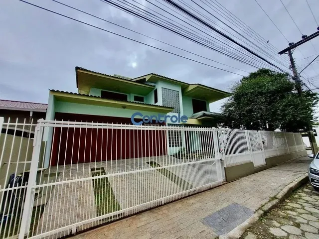 Imagem: Casa de Esquina com 4 Quartos, 4 Banheiros
