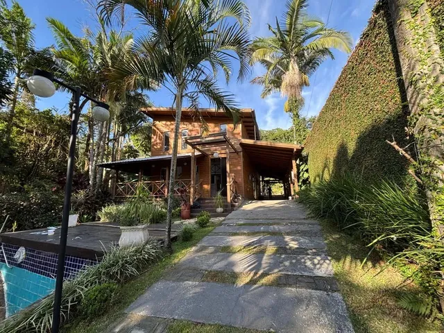 Imagem: Linda Casa À Venda na Praia de Calheiros